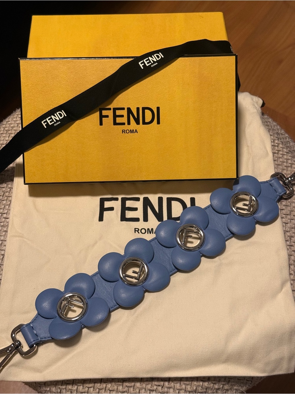 FENDI STRAP YOU BAG STRAP BLUE LEATHER
FLOWER DETAILS SILVER TONED HARDWARE EUC